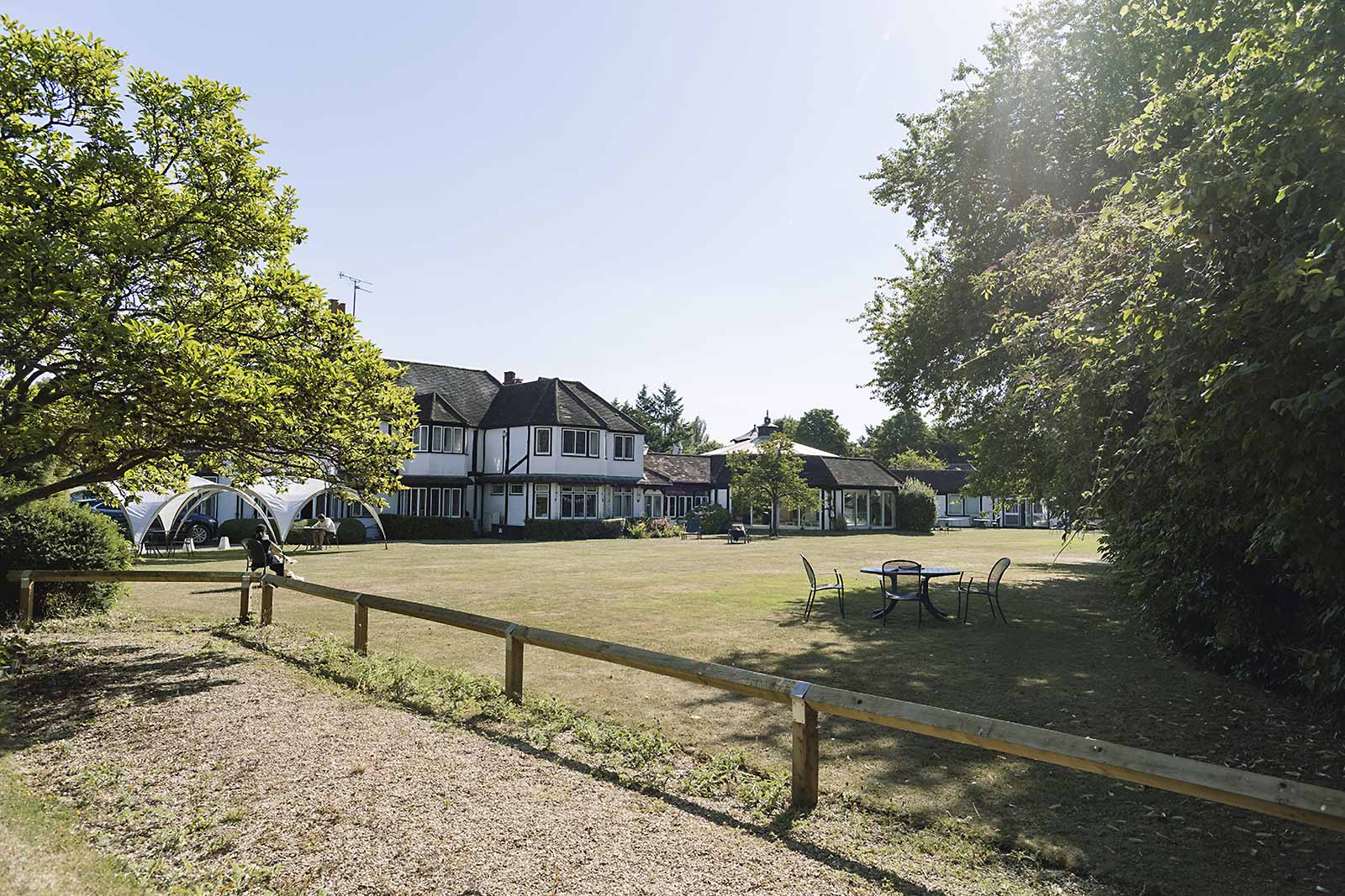 private-landscaped-grounds-cardinal-clinic Private landscaped grounds for patients to relax in at Cardinal Clinic